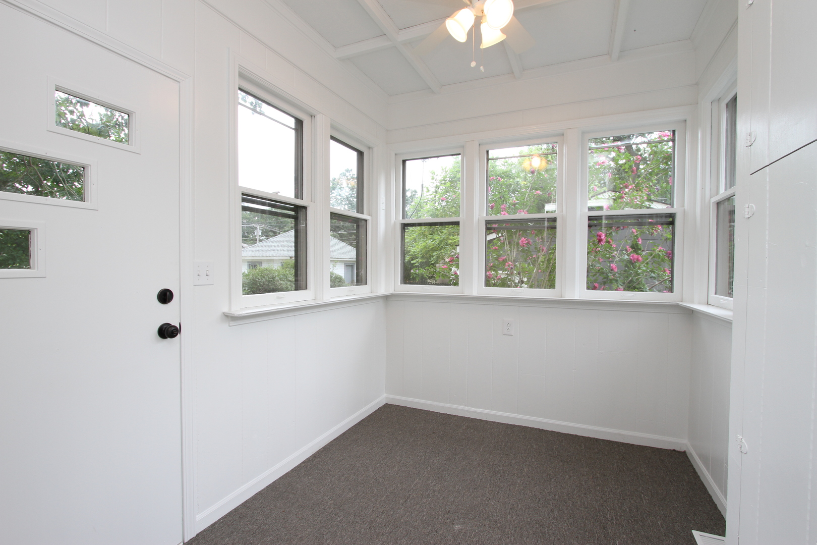 910 North Spring Street Elgin, IL 60120 - Photo 15 of 34 an empty room with windows