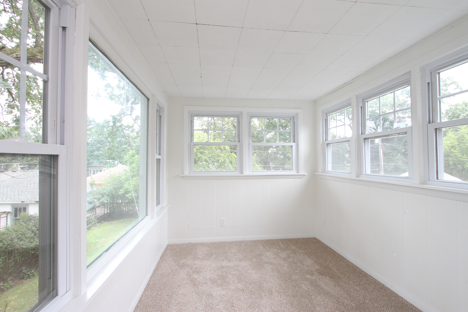 910 North Spring Street Elgin, IL 60120 - Photo 22 of 34