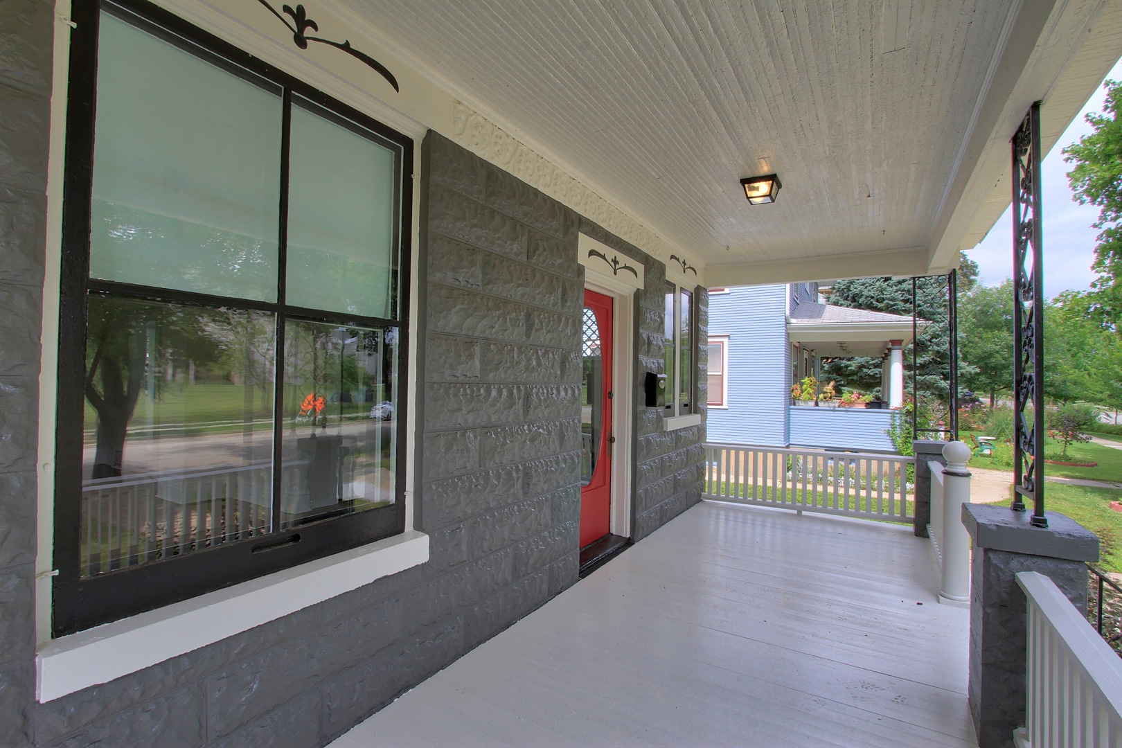 910 North Spring Street Elgin, IL 60120 - Photo 4 of 34