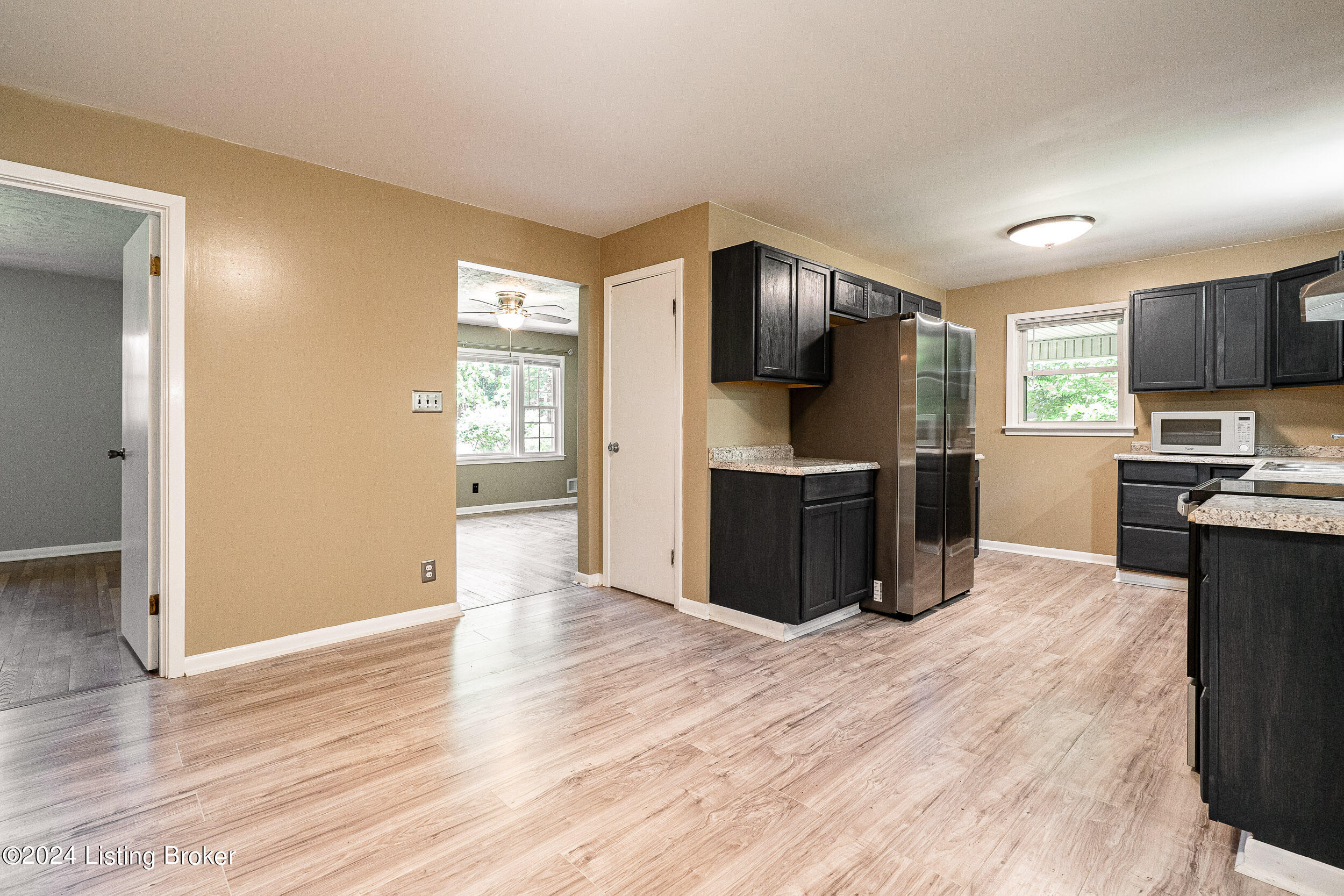 6421 Fernview Road Louisville, KY 40291 - Photo 10 of 52 6421 Fernview Road-25