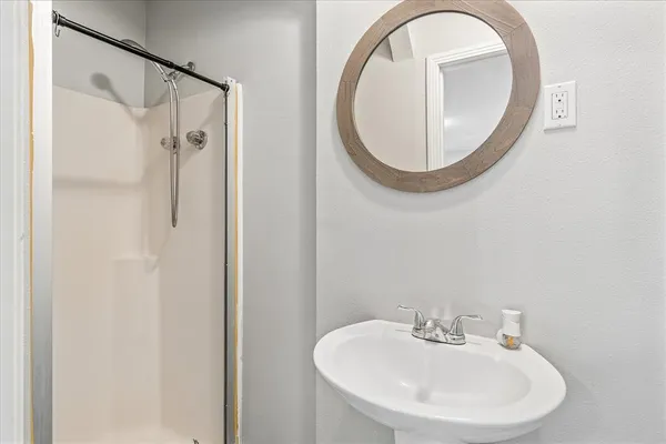 $2,200 | 175 East Elm Street, Canton, TX 75103