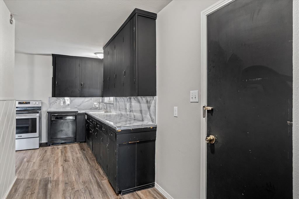 175 East Elm Street Canton, TX 75103 - Photo 10 of 25 a kitchen with granite countertop a sink and steel appliances