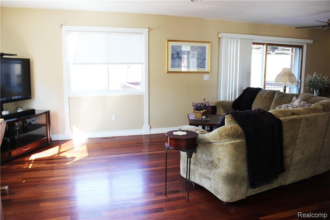 9430 Chambers Road Pinckney, MI 48169 - Photo 21 of 55 9430 Chambers Living Room (4).JPG