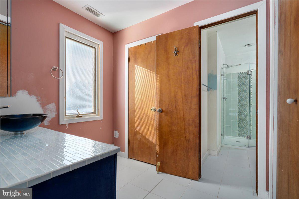 2096 Holicong Road New Hope, PA 18938 - Photo 32 of 46 3rd bedroom bathroom