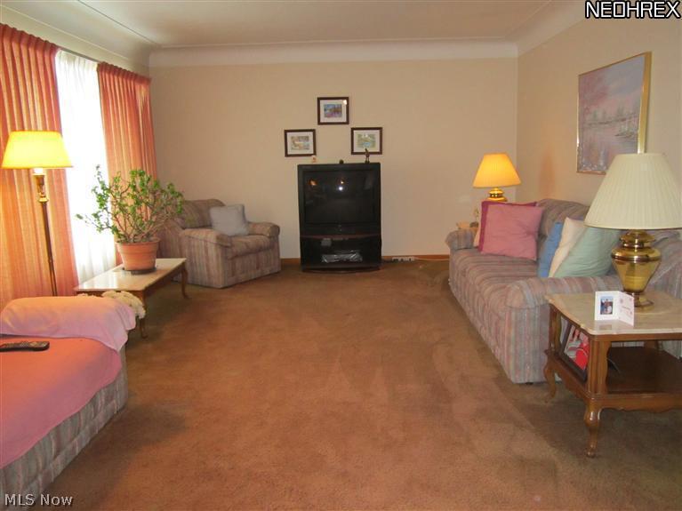 4746 Roadoan Road Cleveland, OH 44144 - Photo 2 of 15 Living room