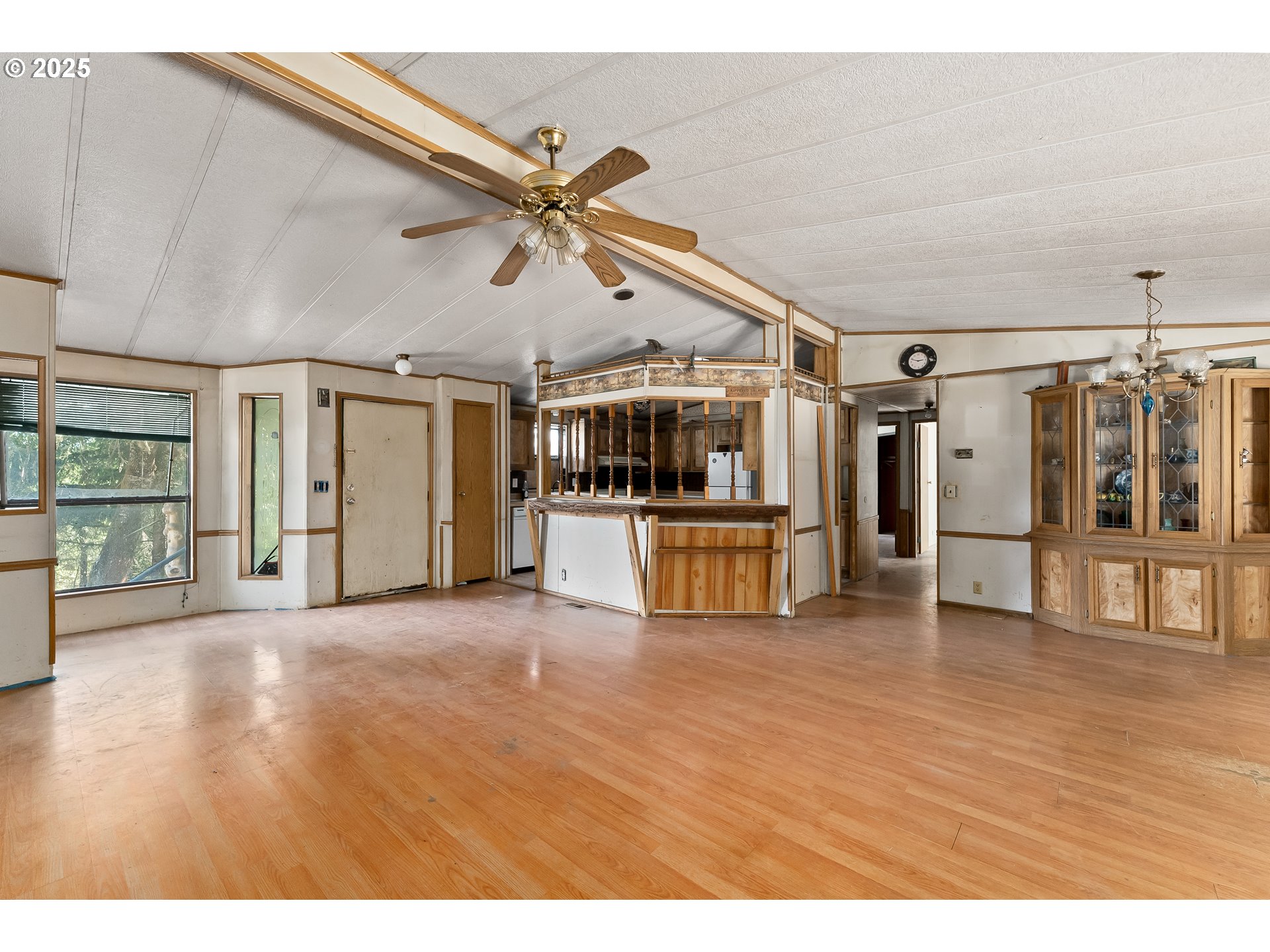 281 Callahan Road Roseburg, OR 97471 - Photo 15 of 39 a view of a livingroom with wooden floor