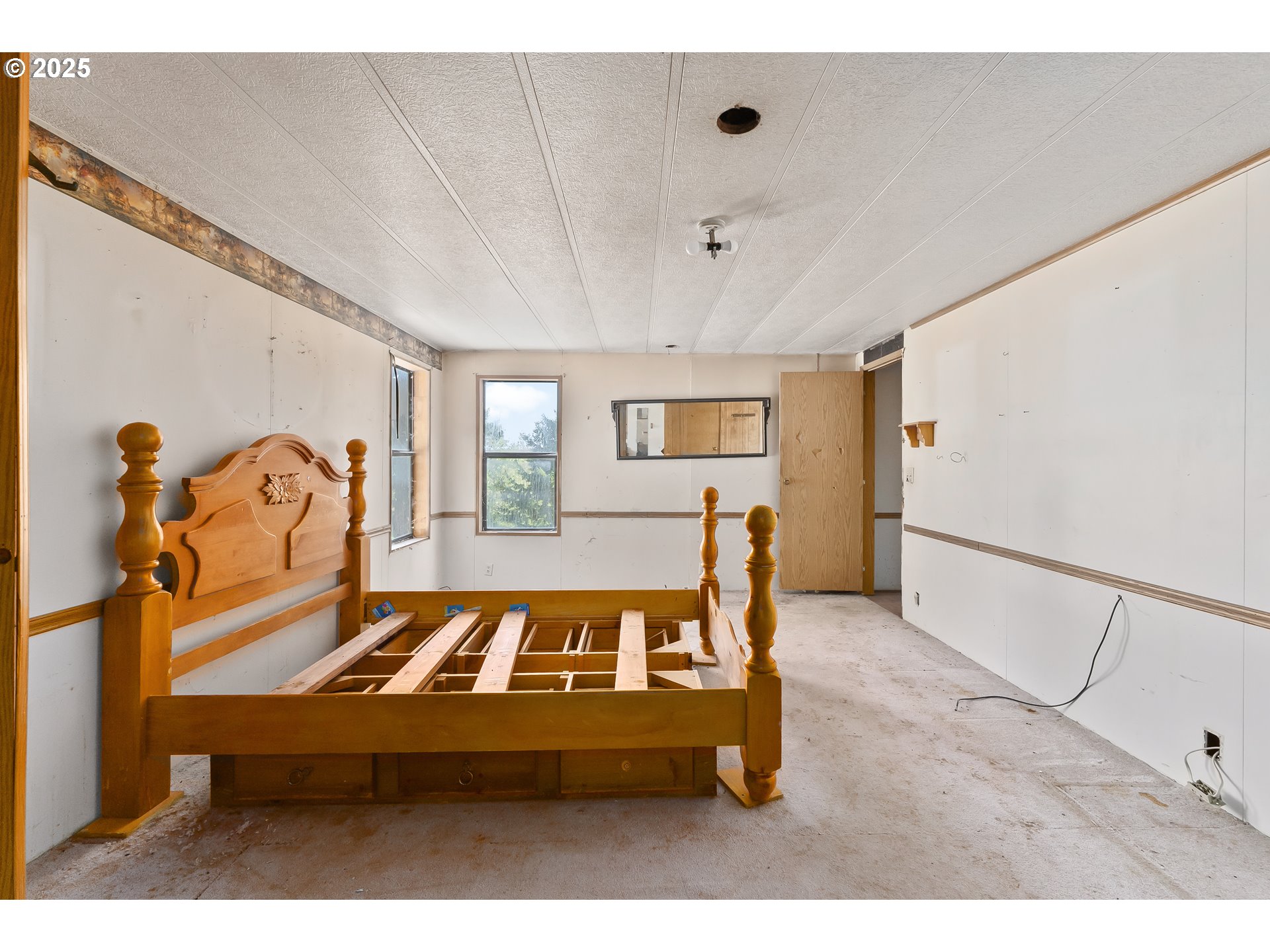 281 Callahan Road Roseburg, OR 97471 - Photo 19 of 39 a bedroom with furniture and wooden floor
