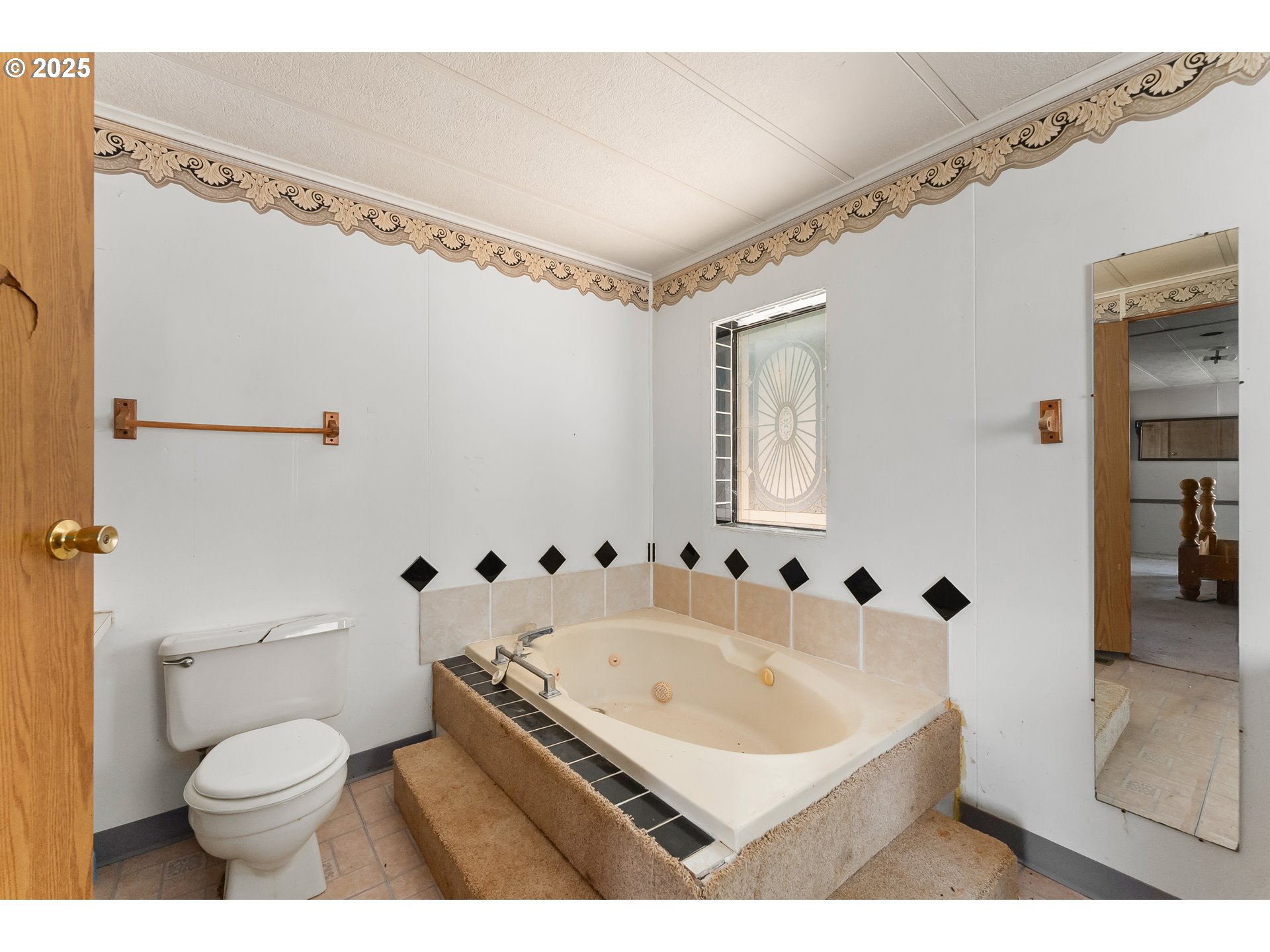 281 Callahan Road Roseburg, OR 97471 - Photo 21 of 39 a bathroom with a sink a toilet and shower