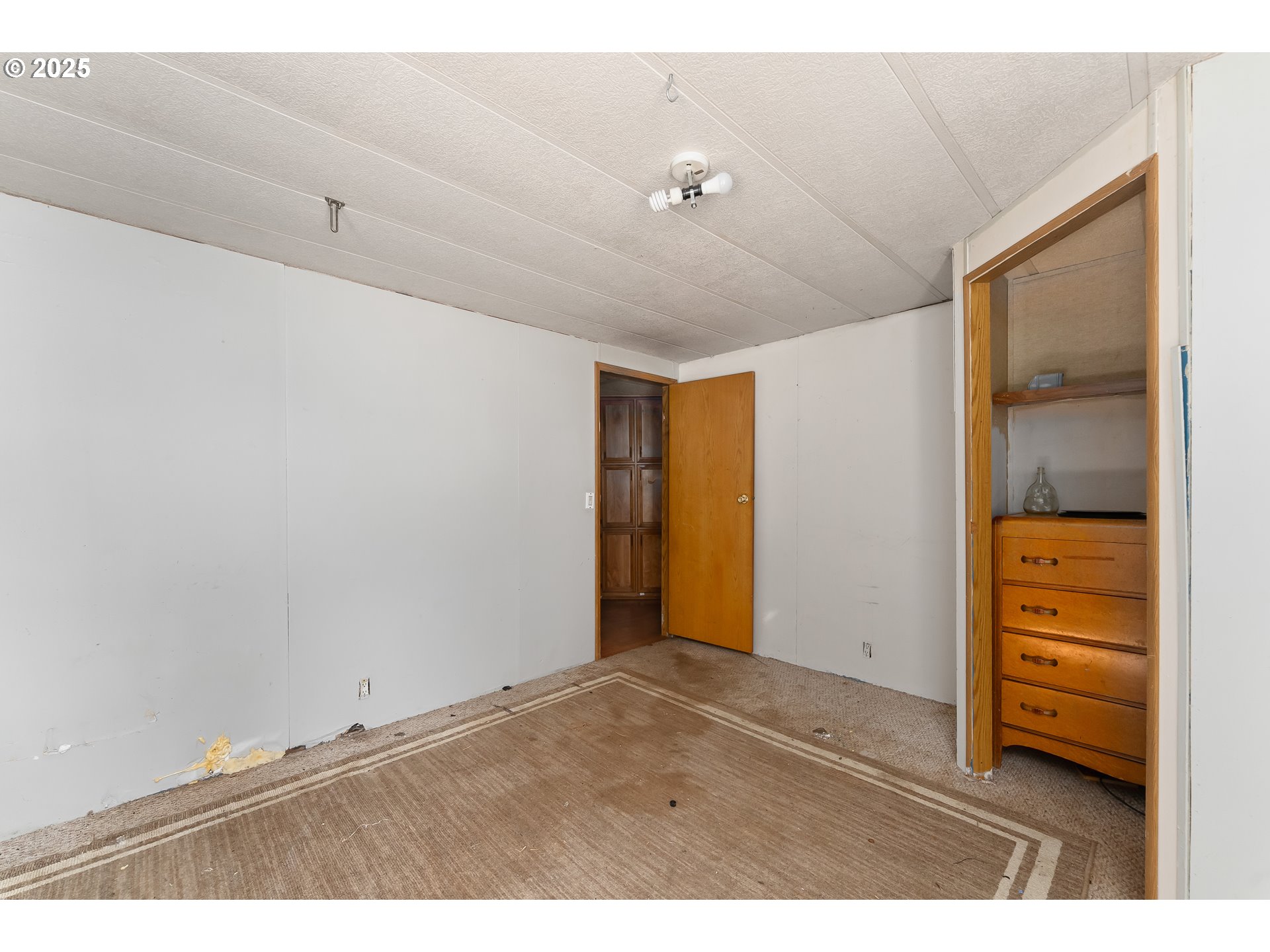 281 Callahan Road Roseburg, OR 97471 - Photo 24 of 39 a view of an empty room