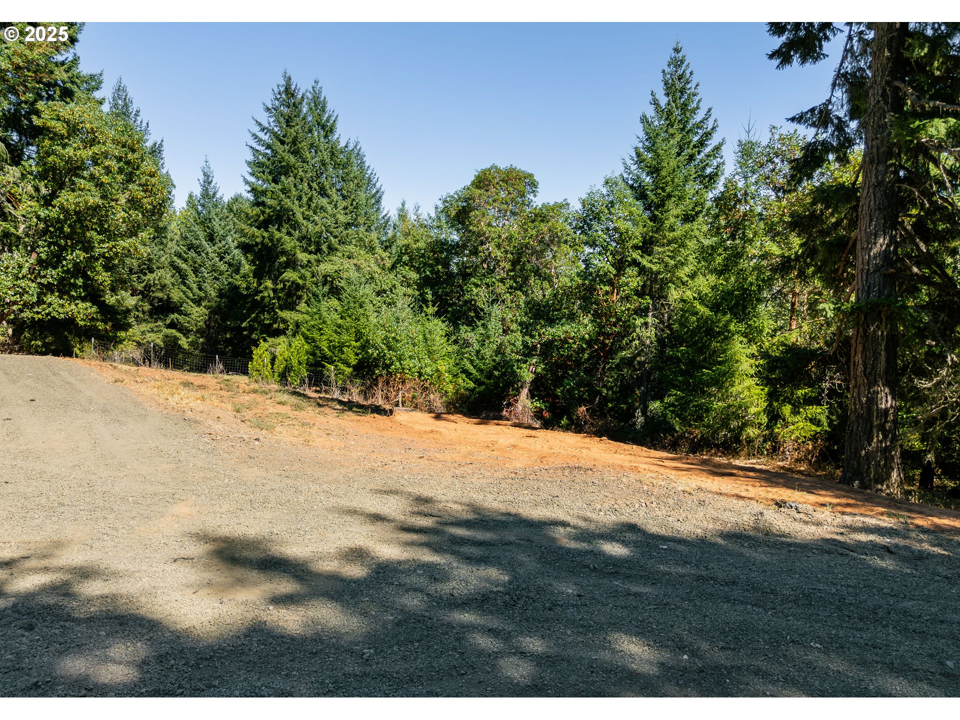281 Callahan Road Roseburg, OR 97471 - Photo 32 of 39 a view of a backyard of a house