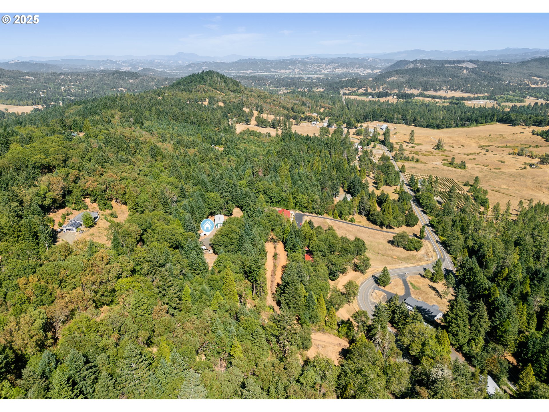 281 Callahan Road Roseburg, OR 97471 - Photo 36 of 39 a view of a city with an ocean view