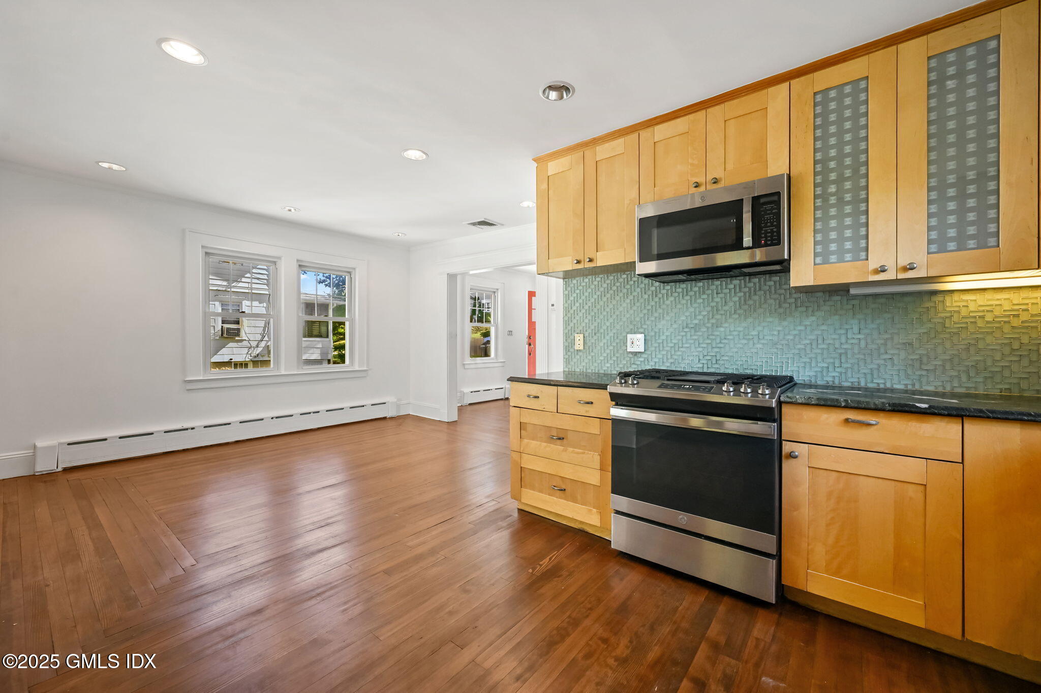 30 High Street Greenwich, CT 06830 - Photo 16 of 48 Kitchen/Eat-in Kitchen