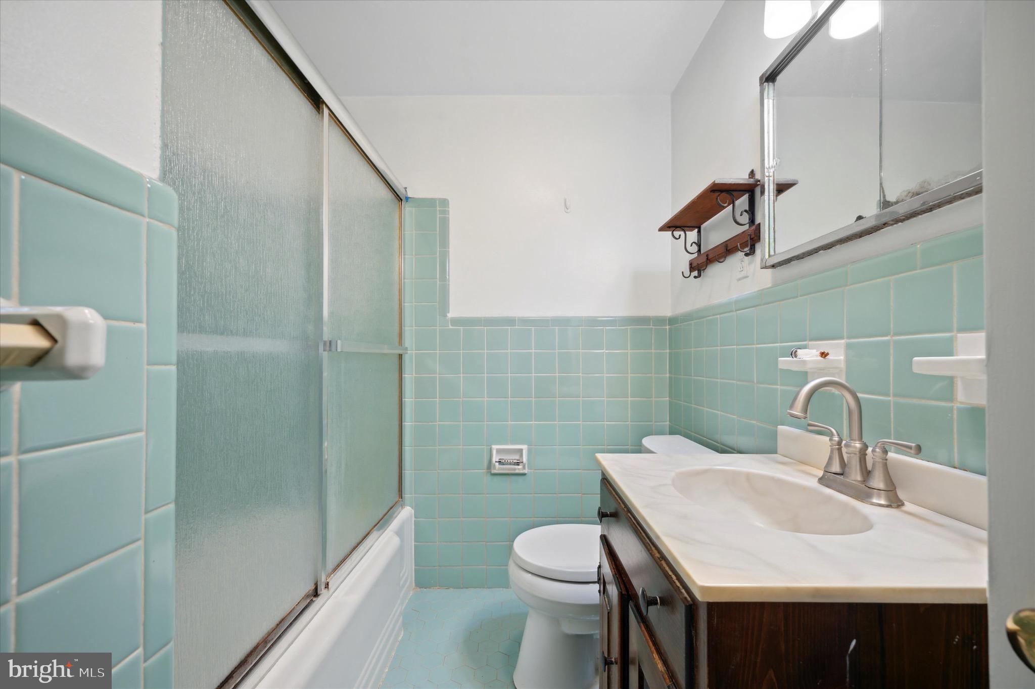 2030 Berkley Road Norristown, PA 19403 - Photo 14 of 25 Shared Bath