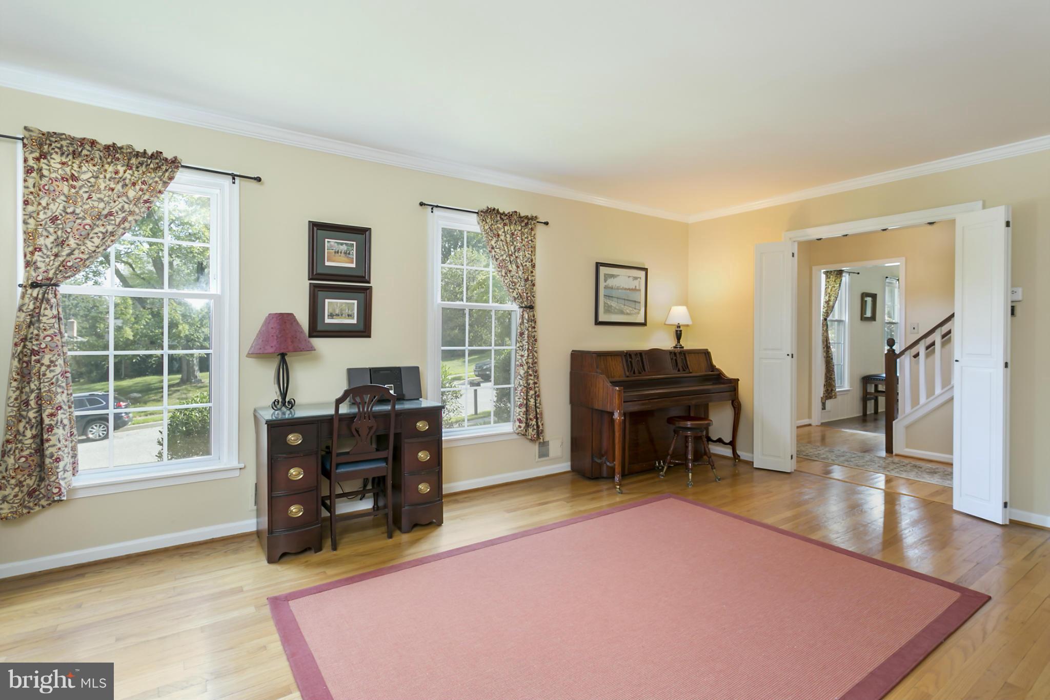 10834 Sandringham Road Cockeysville, MD 21030 - Photo 2 of 29 Living Room