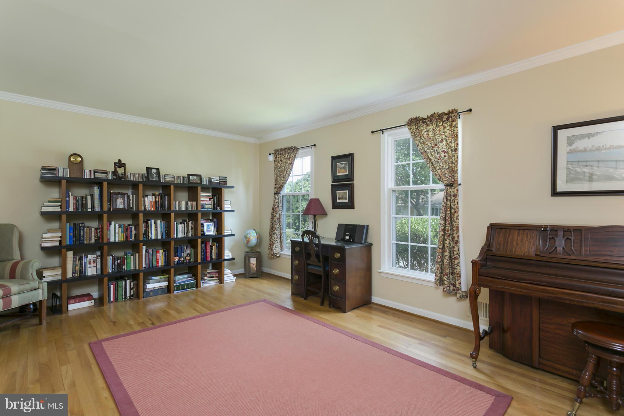 10834 Sandringham Road Cockeysville, MD 21030 - Photo 3 of 29 Living Room