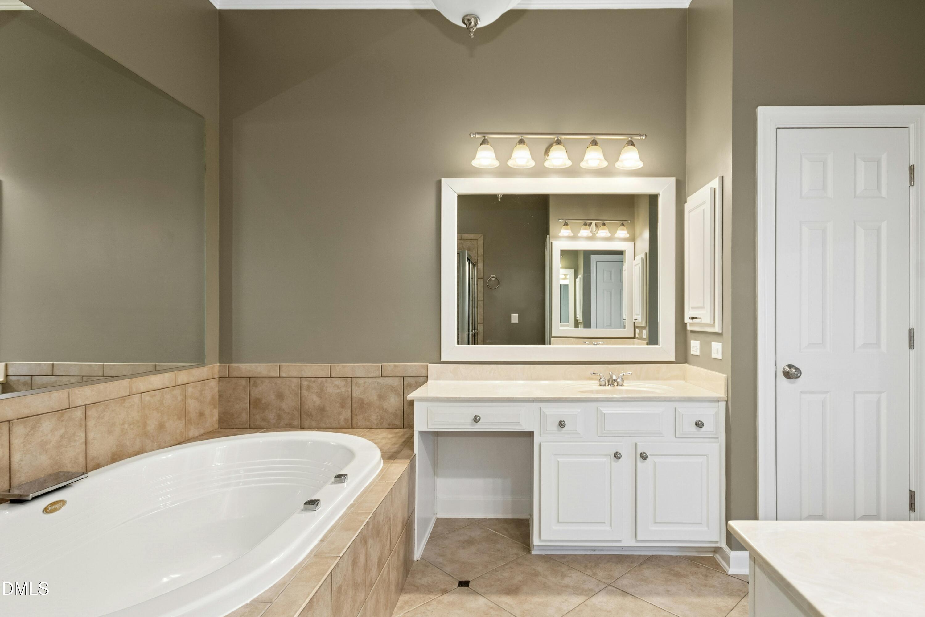 309 Bridgegate Drive Cary, NC 27519 - Photo 27 of 42 025-489428-IMG_1117