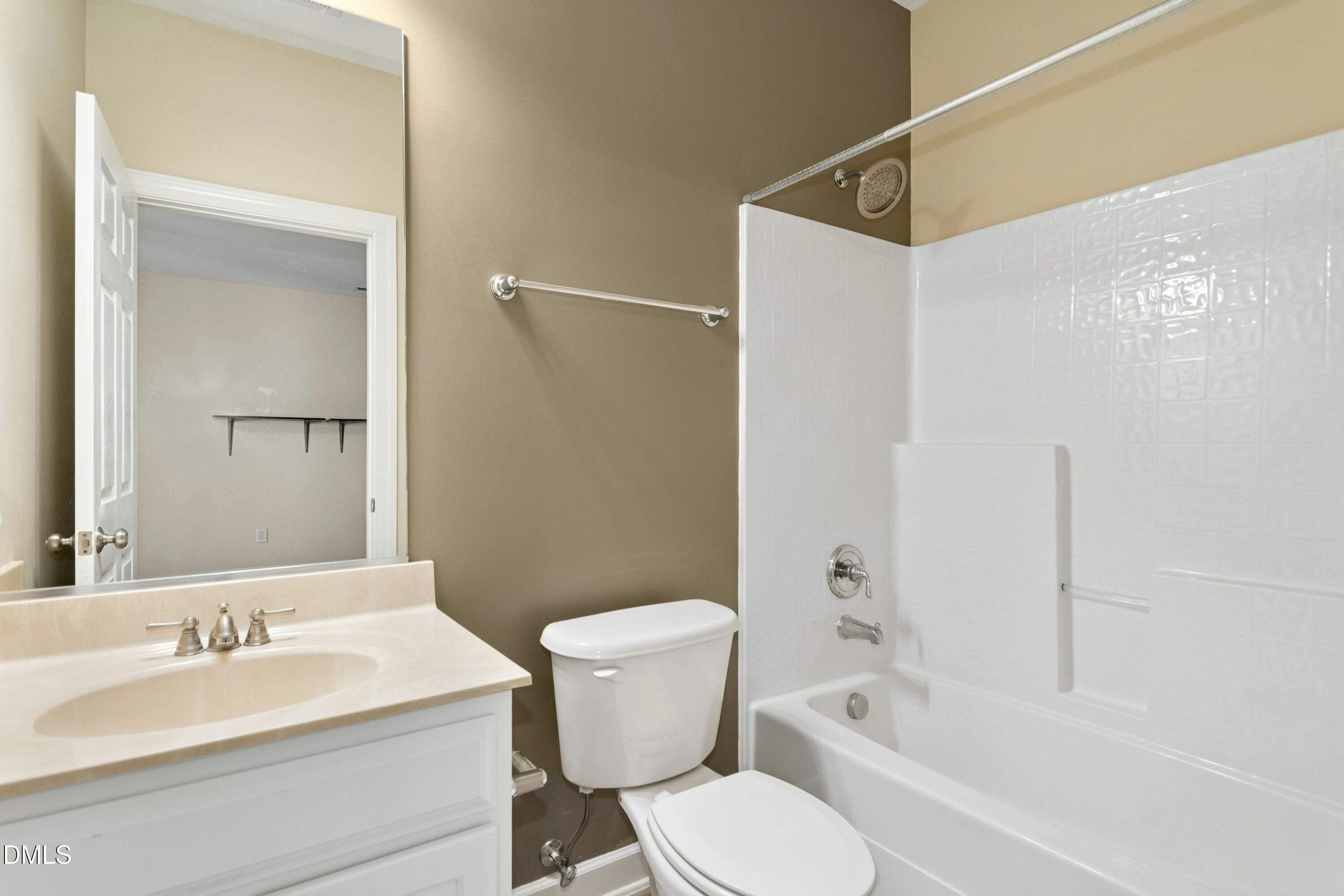 309 Bridgegate Drive Cary, NC 27519 - Photo 10 of 42 007-489428-IMG_0951