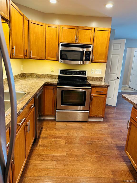 11270 Rushton Road, Unit 2 South Lyon, MI 48178 - Photo 3 of 14 Gallery Image 3