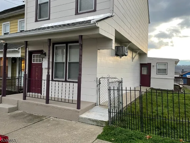 $2,300 | 258 Chambers Street, Phillipsburg, NJ 08865