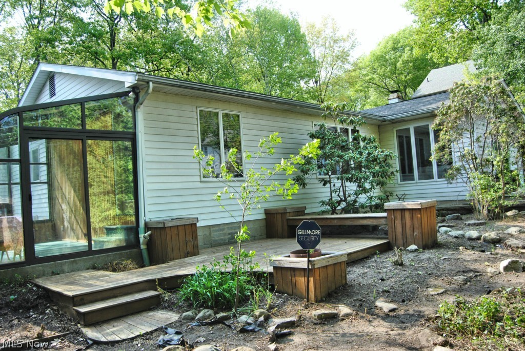 513 Somerset Road Akron, OH 44313 - Photo 2 of 24