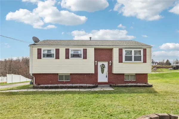 $209,900 | 1413 Lexington Drive, New Brighton, PA 15066