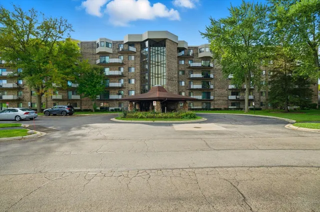 $210,000 | 1275 East Baldwin Lane, Unit 504, Palatine, IL 60074
