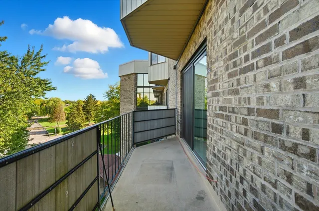 $210,000 | 1275 East Baldwin Lane, Unit 504, Palatine, IL 60074