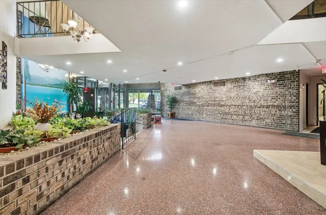 a view of entryway with a flower pot