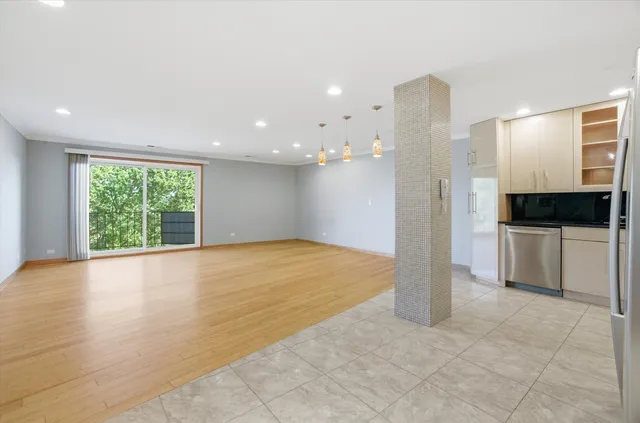 $210,000 | 1275 East Baldwin Lane, Unit 504, Palatine, IL 60074