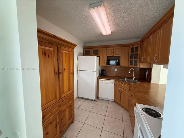 view of a livingroom with closet