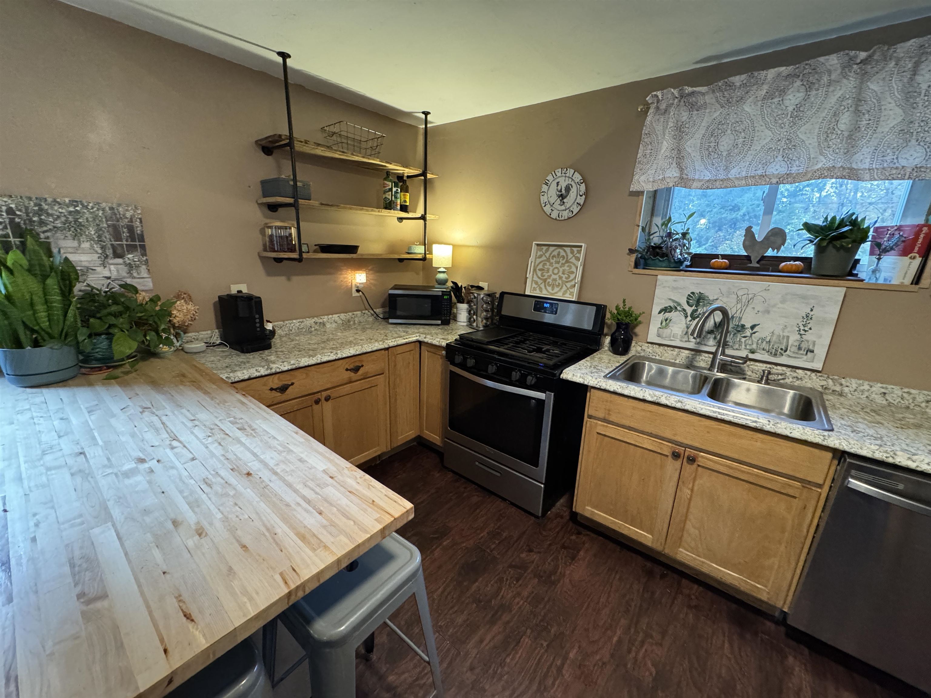 1833 Mattson Road Chester, VT 05143 - Photo 4 of 23