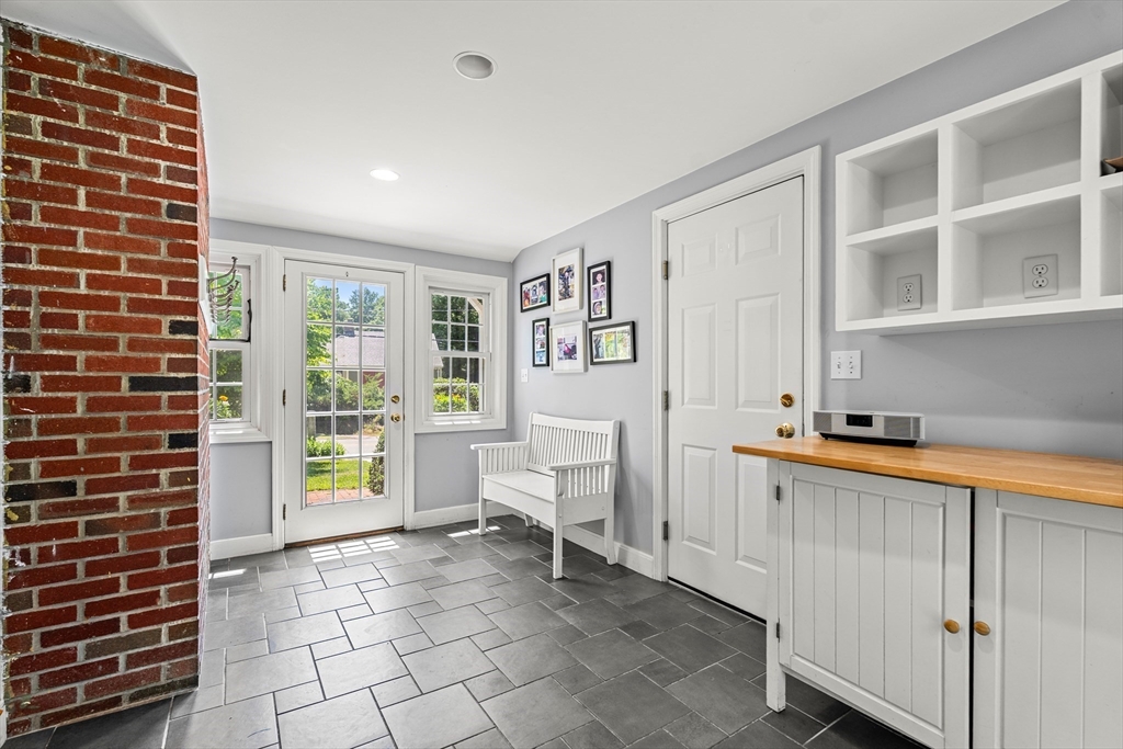 84 Pleasant Street Wenham, MA 01984 - Photo 4 of 38