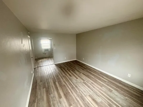 $1,200 | 339 Cedar Avenue, Vinton, VA 24179
