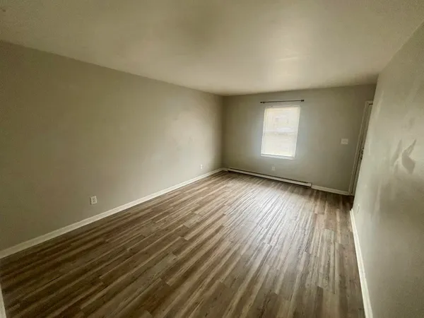 $1,200 | 339 Cedar Avenue, Vinton, VA 24179