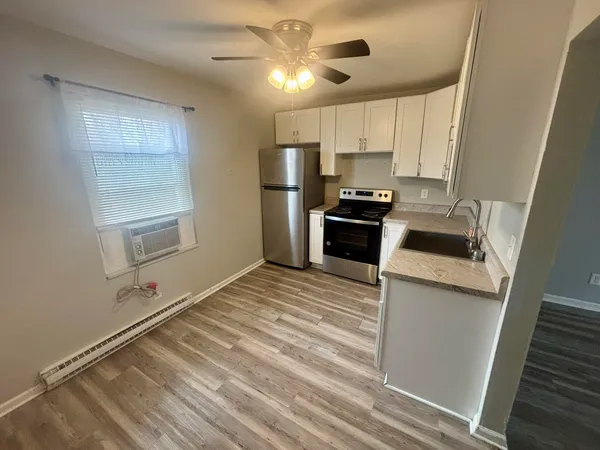 $1,200 | 339 Cedar Avenue, Vinton, VA 24179