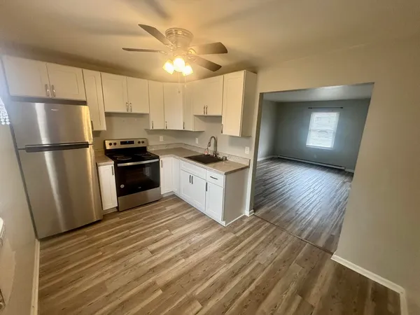 $1,200 | 339 Cedar Avenue, Vinton, VA 24179
