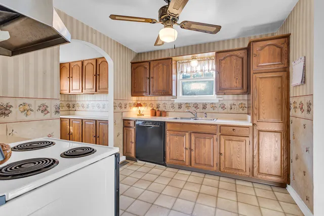 $189,900 | 1105 South Webster Street, Jackson, MI 49203