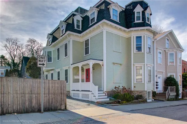 $2,300 | 109 Church Street, Unit 4, Newport, RI 02840
