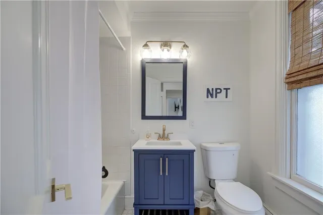 $2,300 | 109 Church Street, Unit 4, Newport, RI 02840