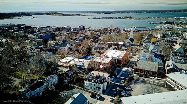 $2,300 | 109 Church Street, Unit 4, Newport, RI 02840