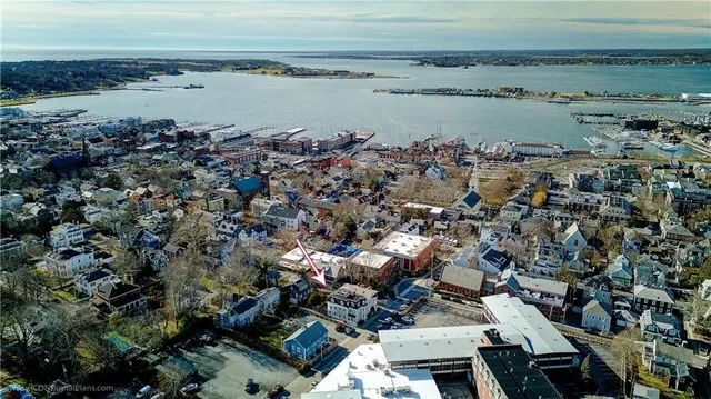 $2,300 | 109 Church Street, Unit 4, Newport, RI 02840