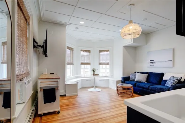 $2,300 | 109 Church Street, Unit 4, Newport, RI 02840