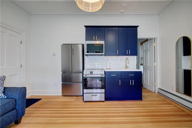 $2,300 | 109 Church Street, Unit 4, Newport, RI 02840