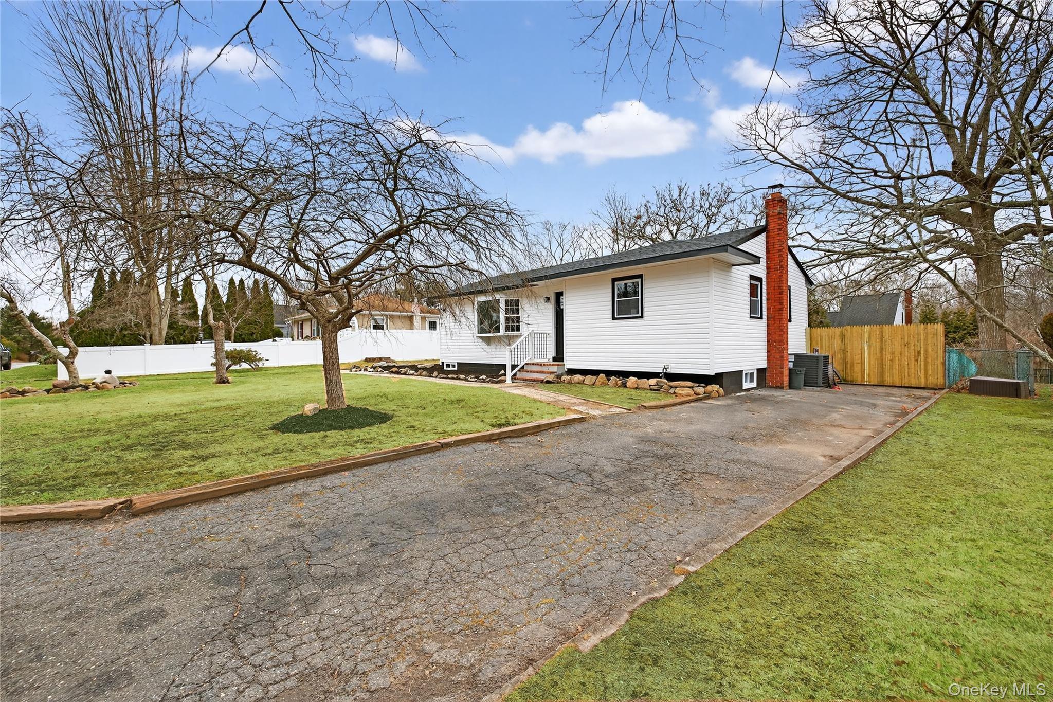 34 Propose Road Shirley, NY 11967 - Photo 4 of 40