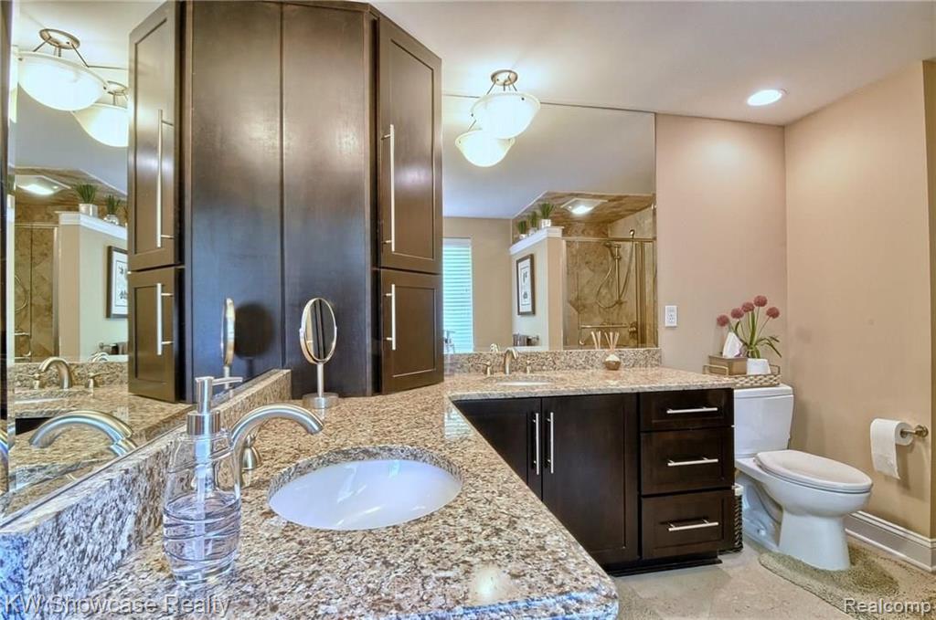 30654 High Valley Road Farmington Hills, MI 48331 - Photo 23 of 43