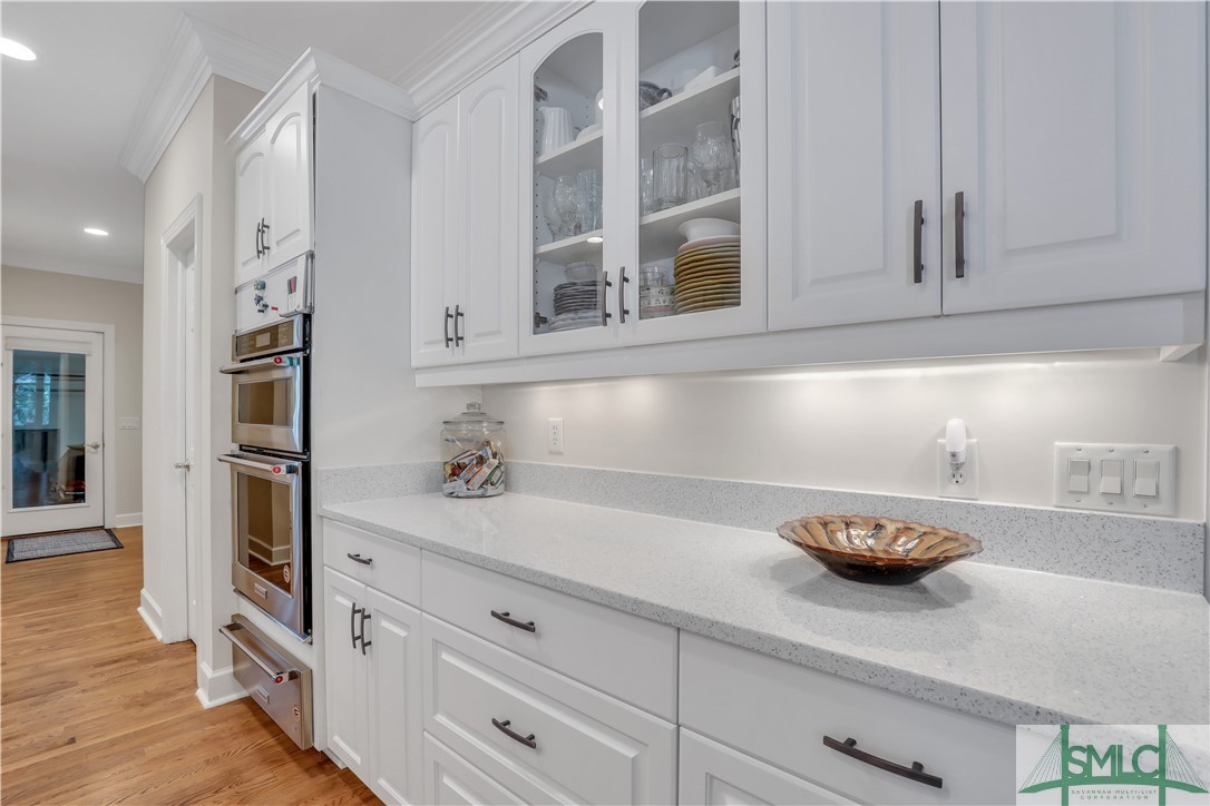 120 Winterberry Drive Savannah, GA 31406 - Photo 12 of 50 Wet bar with hammered copper sink