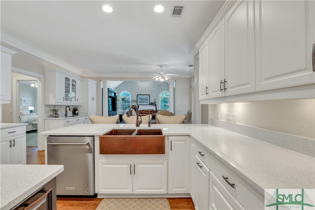 120 Winterberry Drive Savannah, GA 31406 - Photo 10 of 50 Quartz counter tops, Hammered copper Farm sink, ne