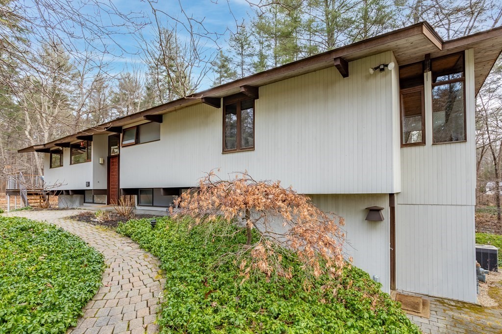88 Heald Road Carlisle, MA 01741 - Photo 40 of 42 a front view of a house with garden