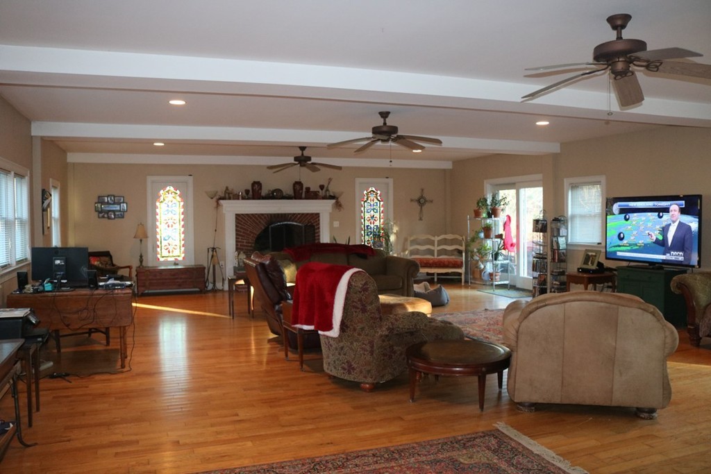 188 Whalom Road Lunenburg, MA 01462 - Photo 3 of 30 Gallery Image 3