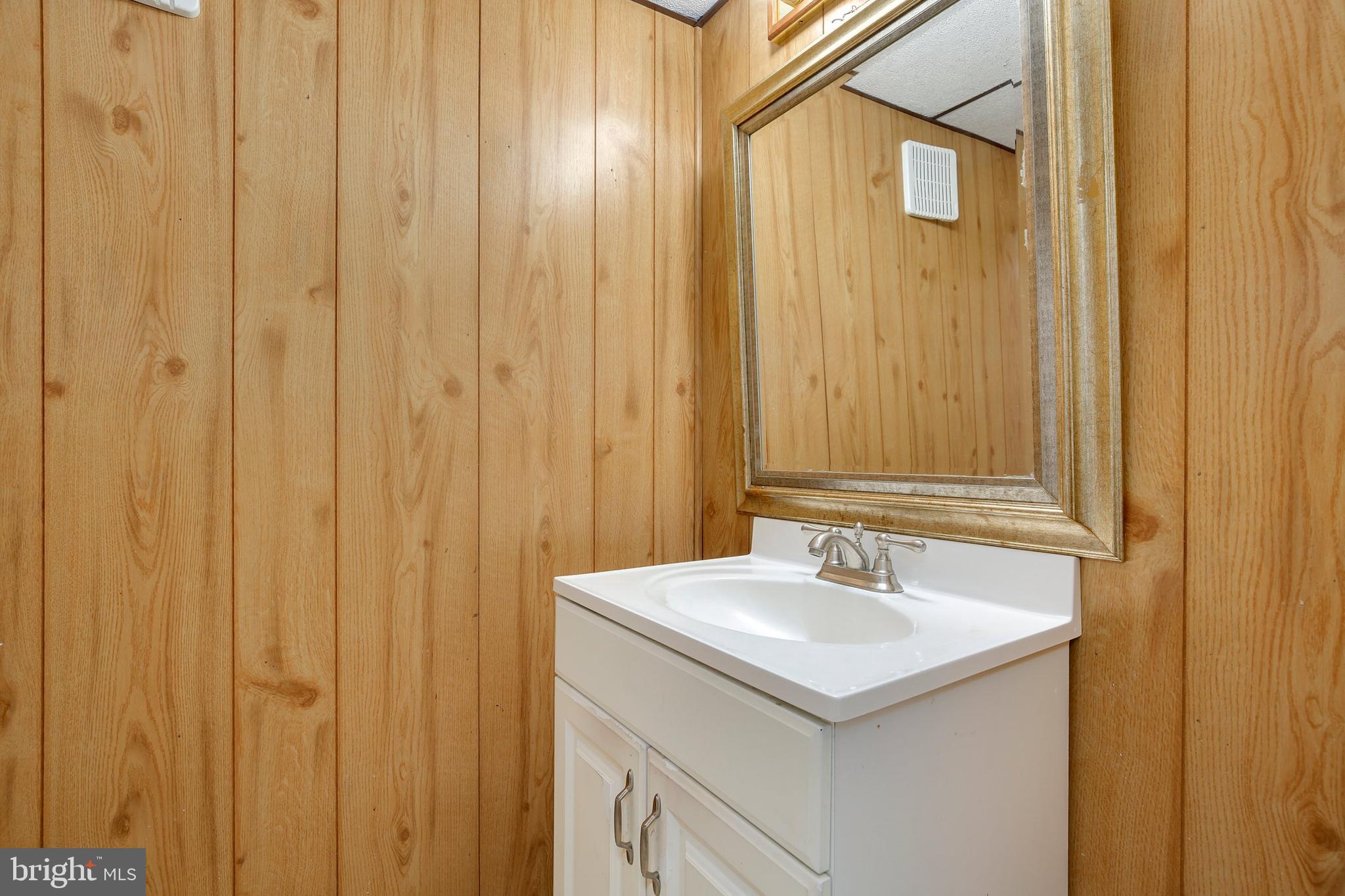 1404 Farmcrest Way Silver Spring, MD 20905 - Photo 20 of 22 Gallery Image 20